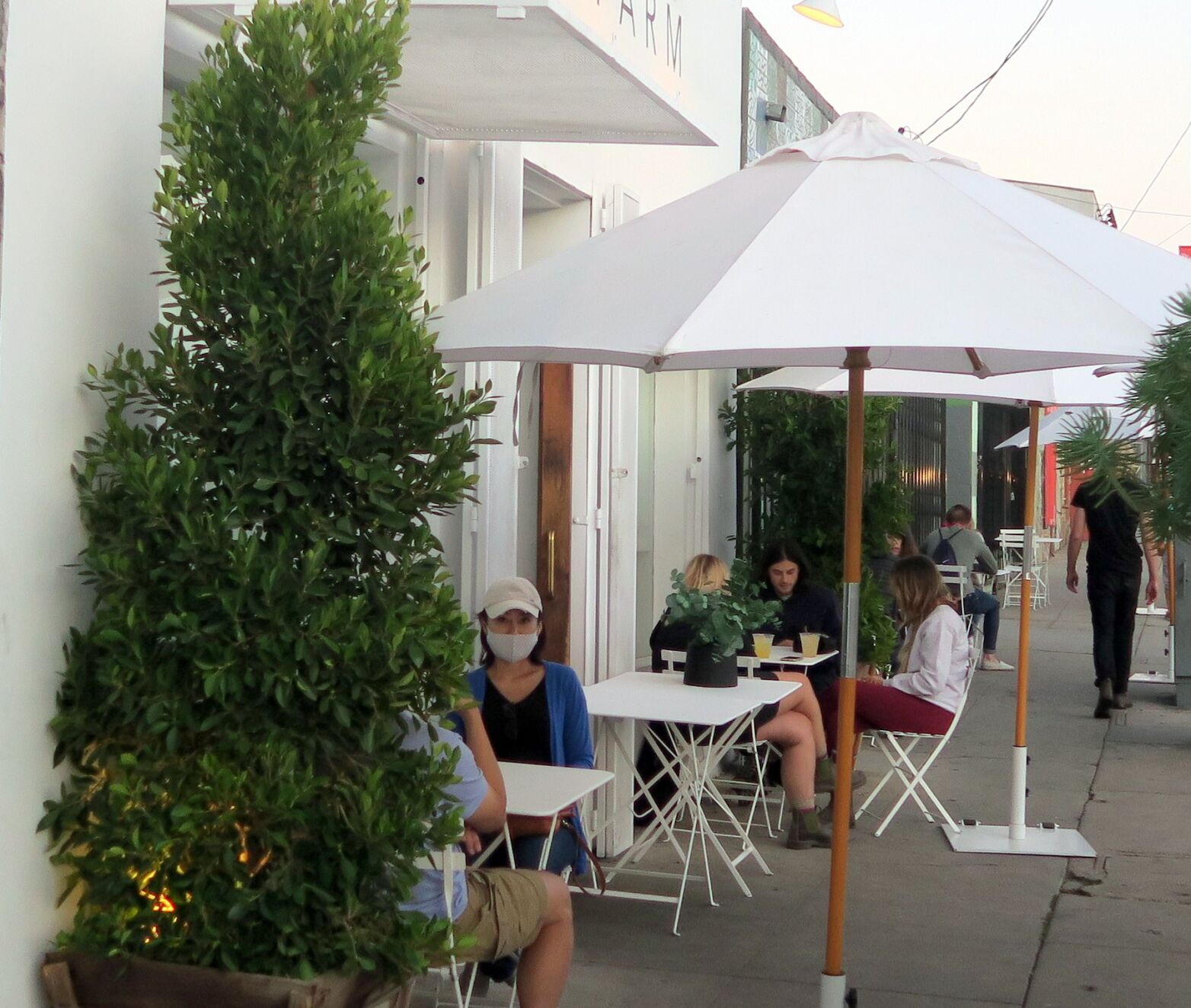 Outdoor dining in Echo Park during pandemic